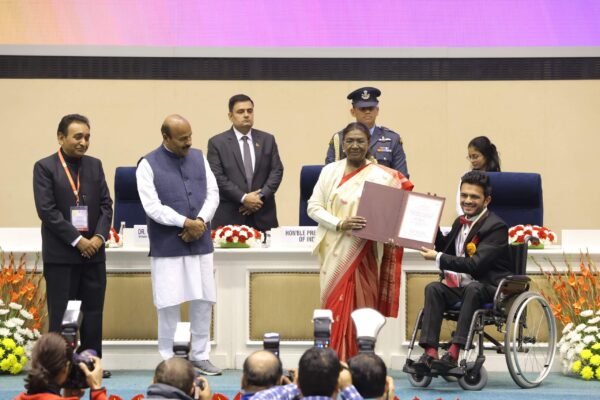 Prateek Khandelwal Awarded by President of India Droupadi Murmu Ji for Ramp My City (1)