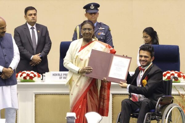 Prateek Khandelwal Awarded by President of India Droupadi Murmu Ji for Ramp My City (1)